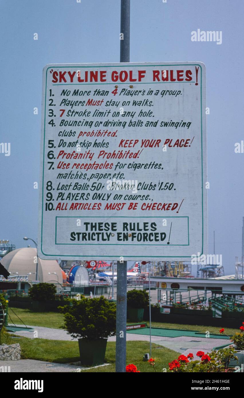 Mini Golf Signage High Resolution Stock Photography and Images - Alamy