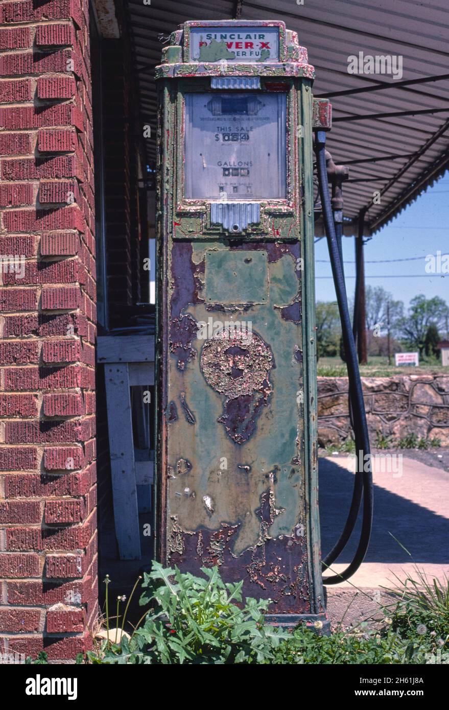 Sinclair gas pump (frontal view), Rt 49, Haw River, North Carolina; ca