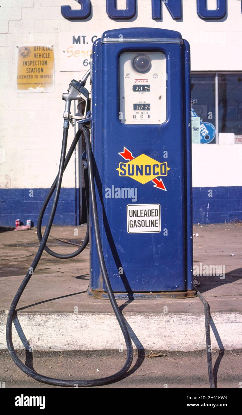 Sunoco gas pump, Mount Carmel, Indiana; ca. 1979 Stock Photo Alamy
