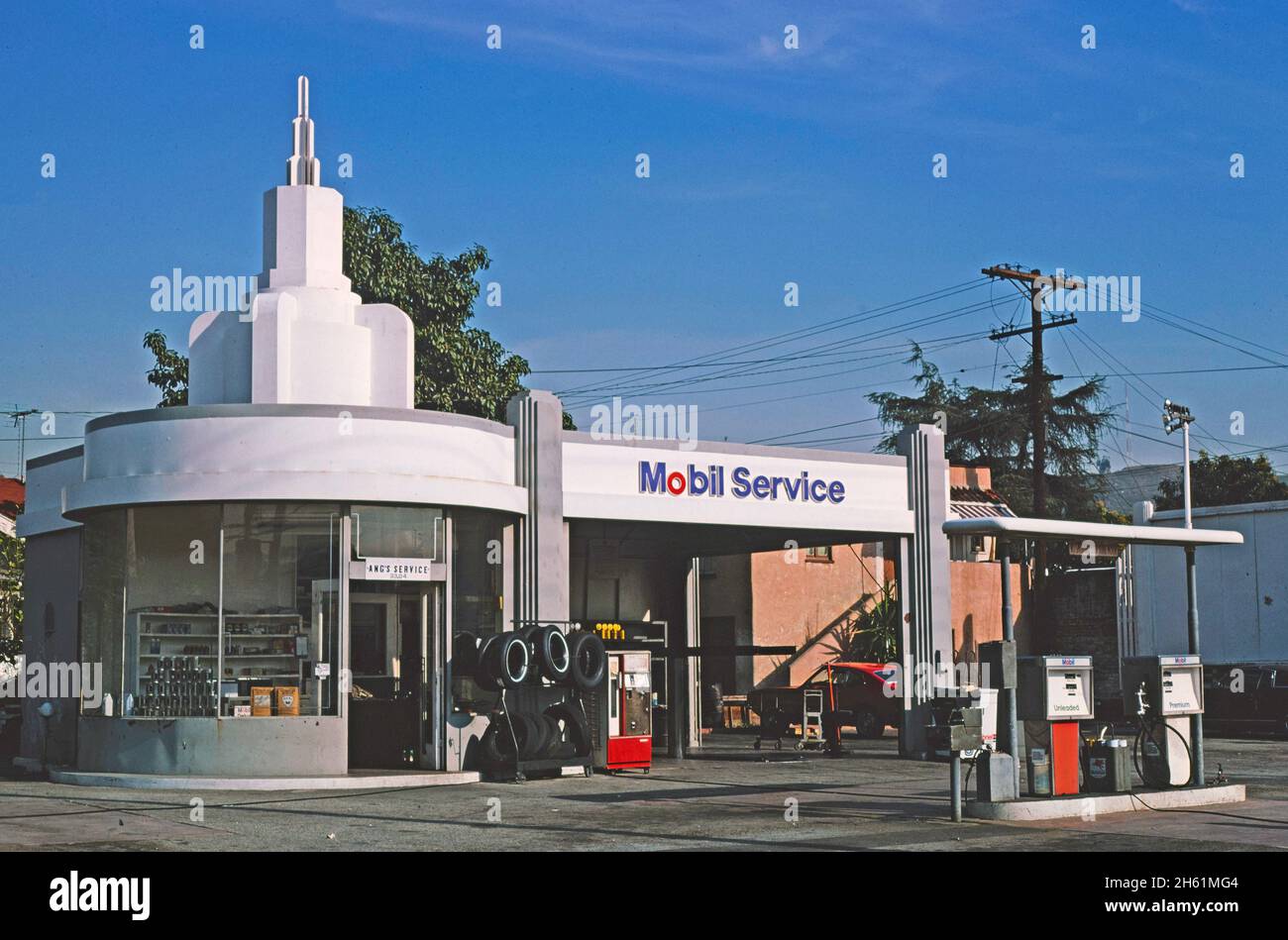 Ang's Service Mobil, Los Angeles, California; ca. 1977 Stock Photo Alamy