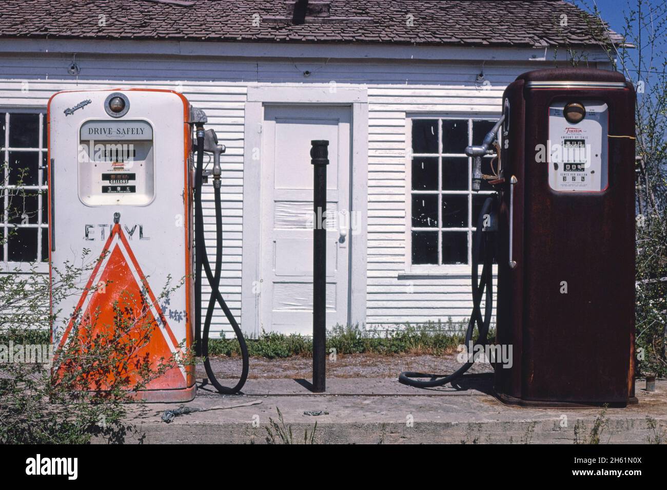Penn Oil gas pumps, Route 6, Salem, Utah; ca. 1980 Stock Photo Alamy
