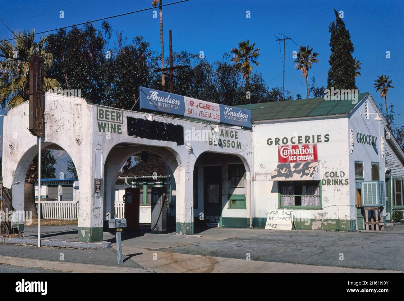 Orange blossom grocery and gas station hires stock photography and images Alamy