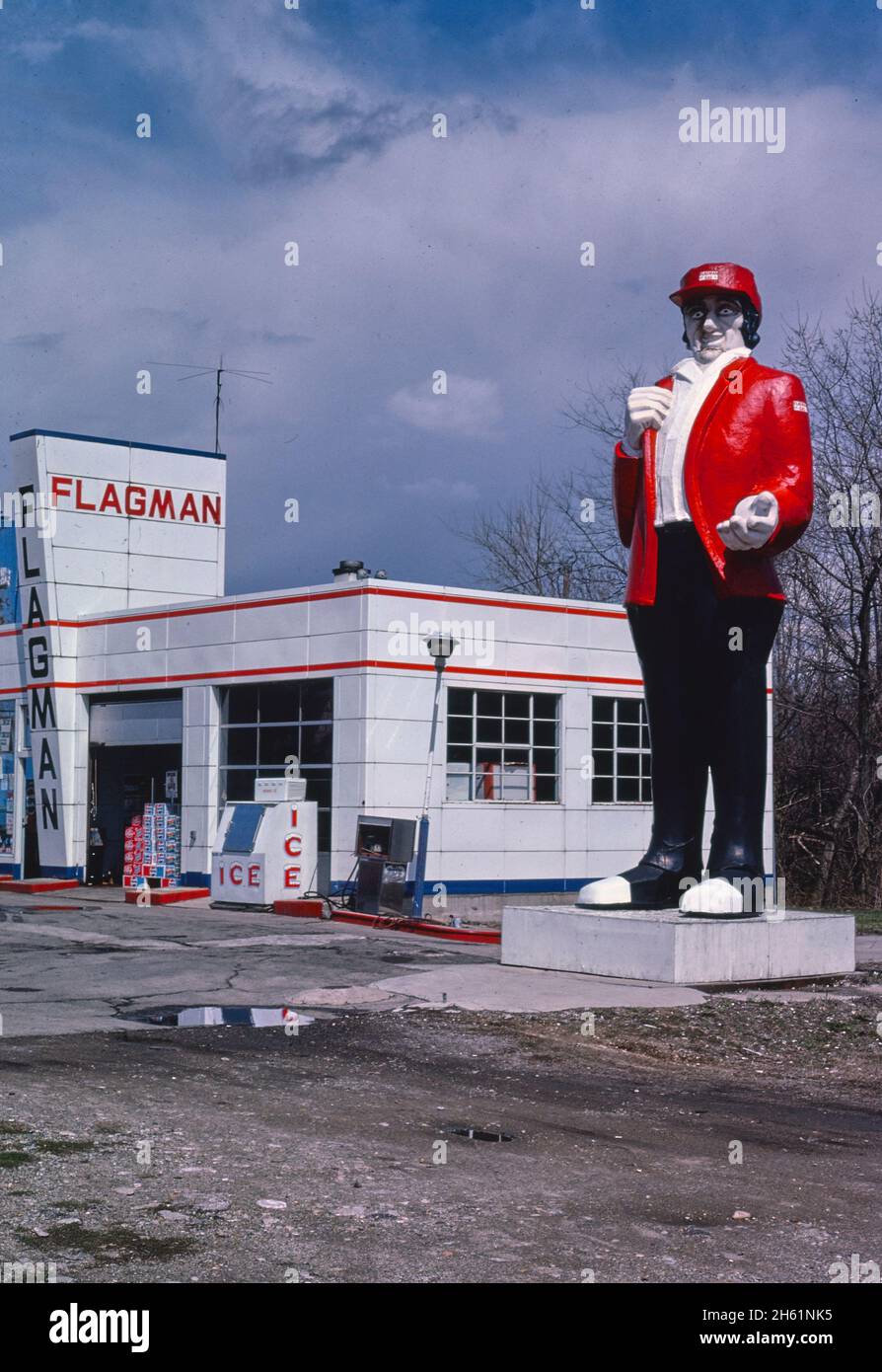 Flagman gas station, Connersville, Indiana; ca. 1984 Stock Photo Alamy