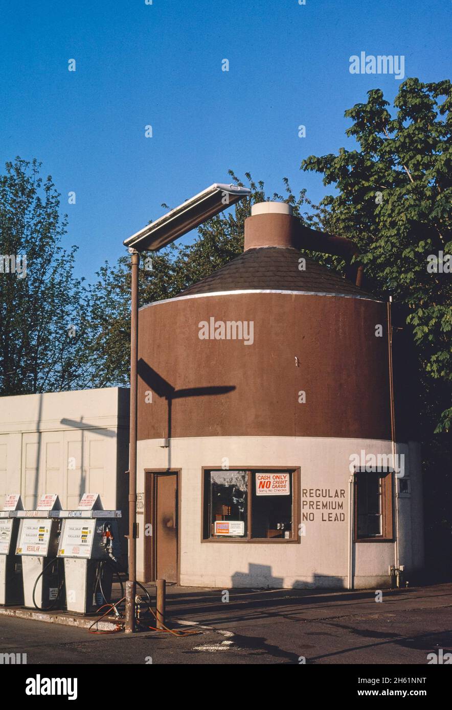 Brown Jug Gas, Junction City, Oregon; ca. 1980 Stock Photo Alamy