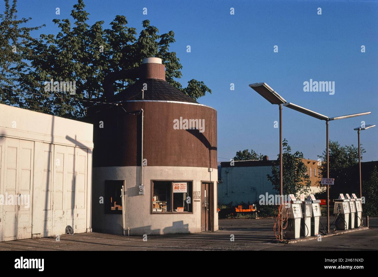 Brown Jug Gas, Junction City, Oregon; ca. 1980 Stock Photo Alamy