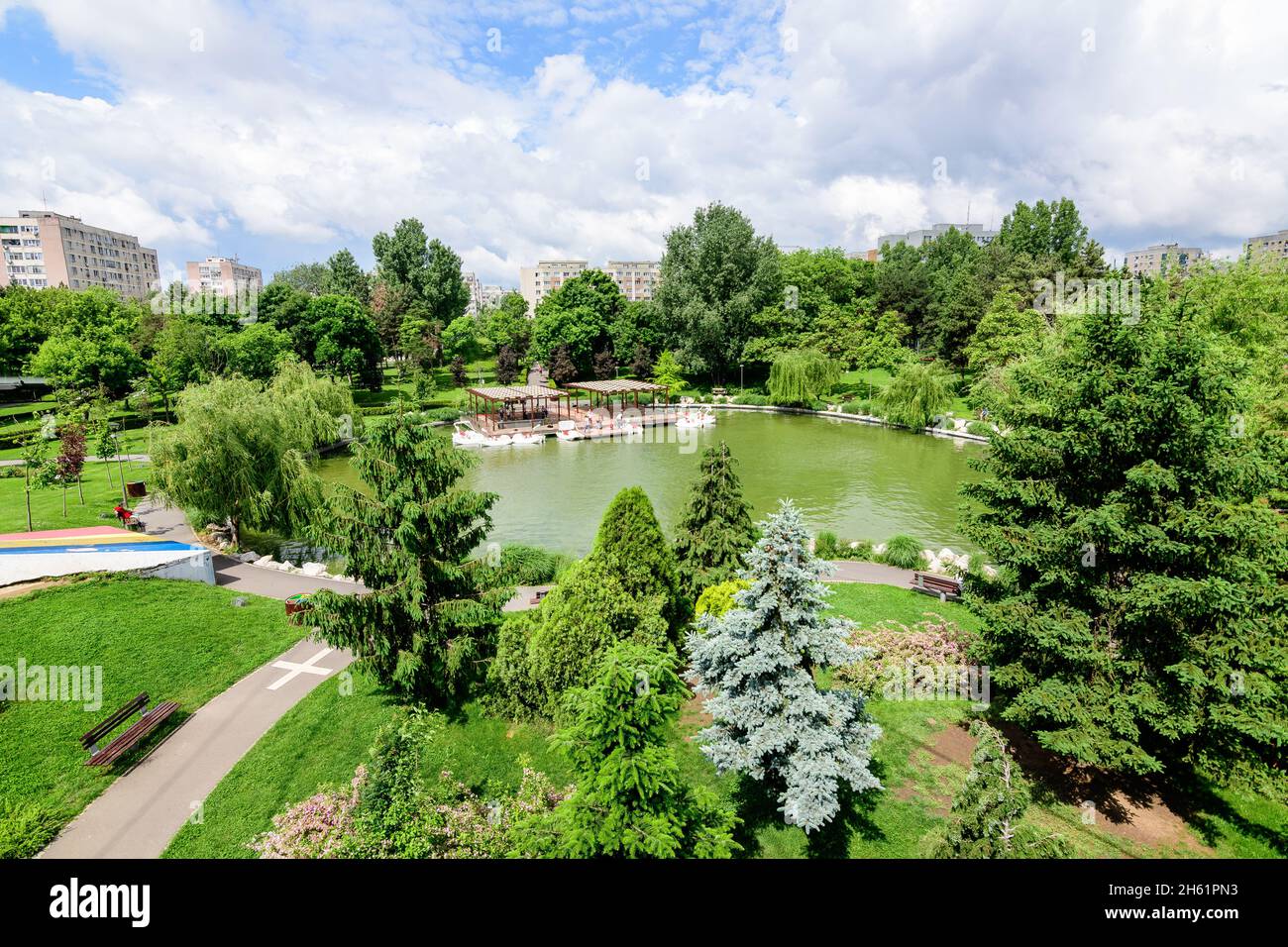 Landscape with lake and vivid green trees in Drumul Taberei Park (Parcul  Drumul Taberei) also known as Moghioros Park, in Bucharest, Romania, in a  clo Stock Photo - Alamy