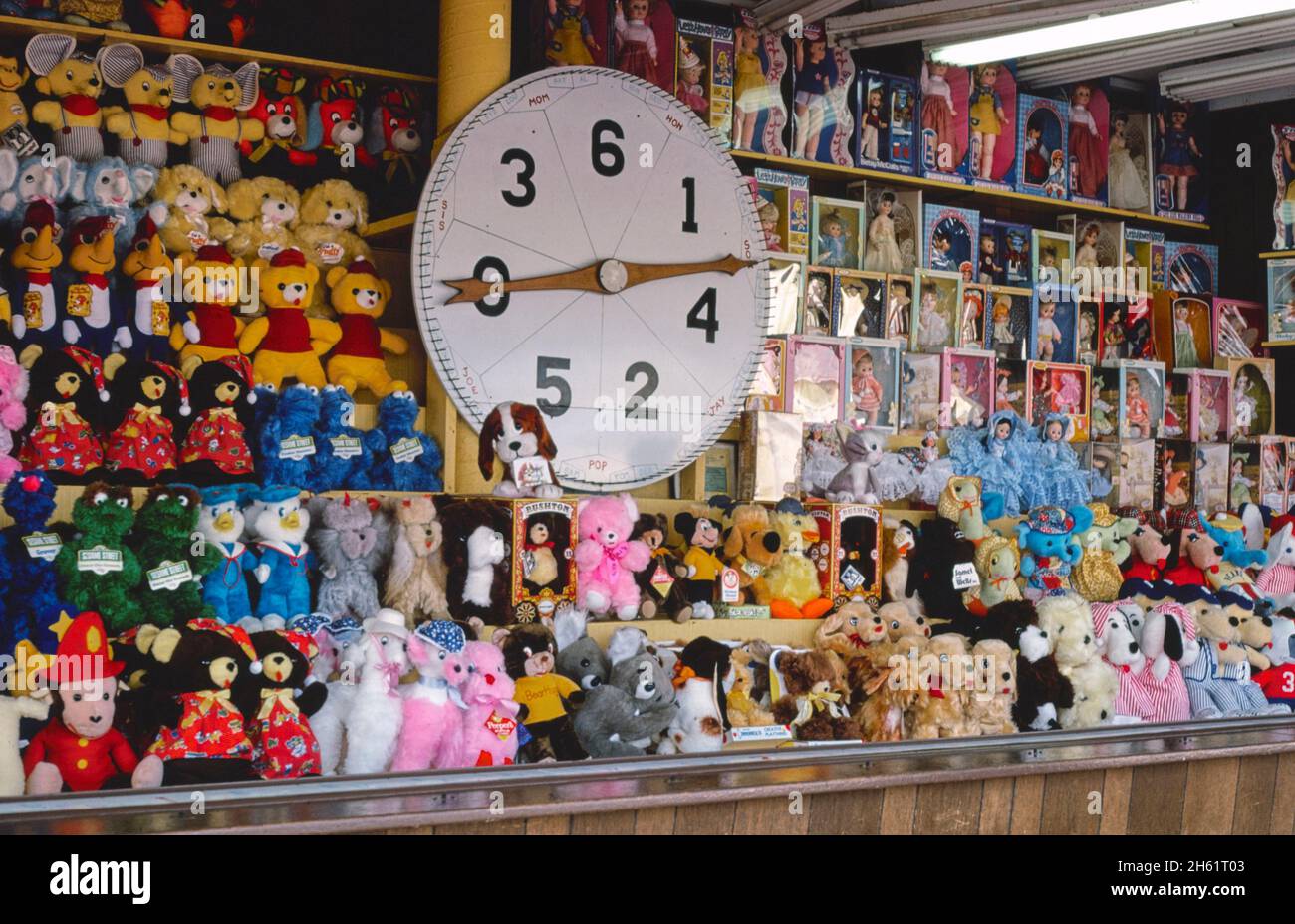 Boardwalk game store, Wildwood, New Jersey; ca. 1978 Stock Photo Alamy