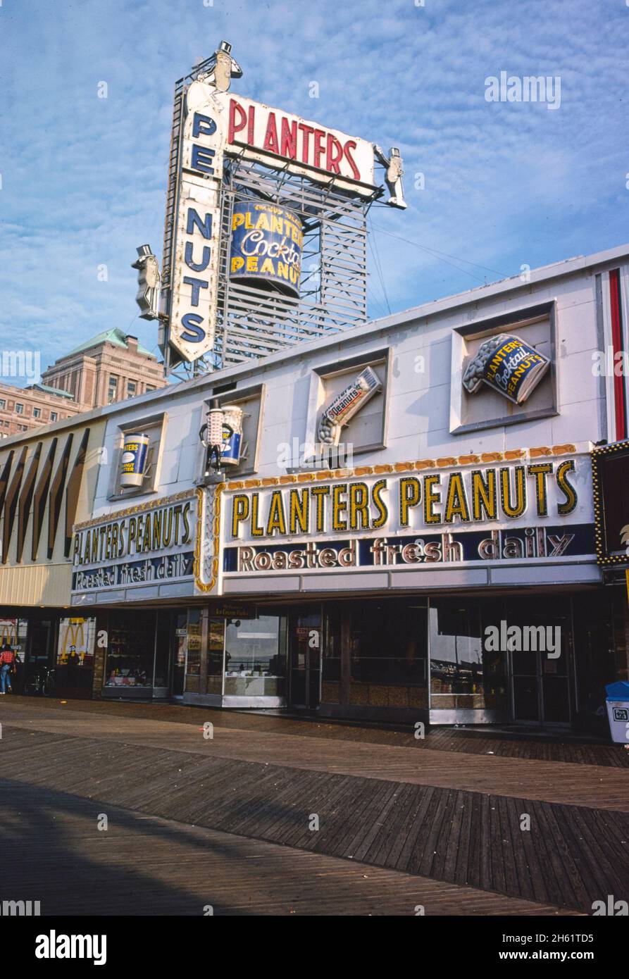 Vintage Planters Peanuts Hi res Stock Photography And Images Alamy vintage-planters-peanuts-hi-res-stock-photography-and-images-alamy