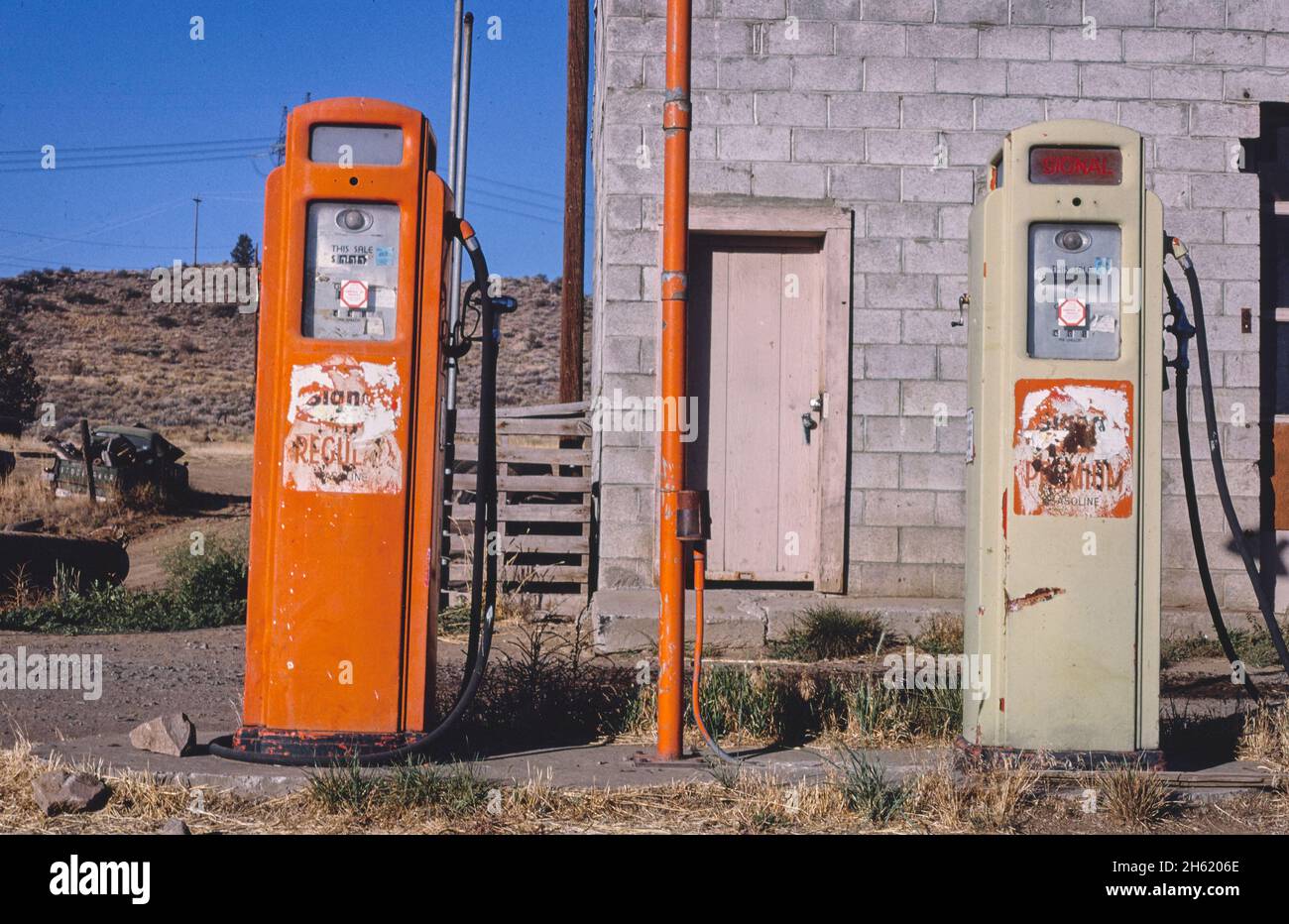 Signal gas pumps hires stock photography and images Alamy