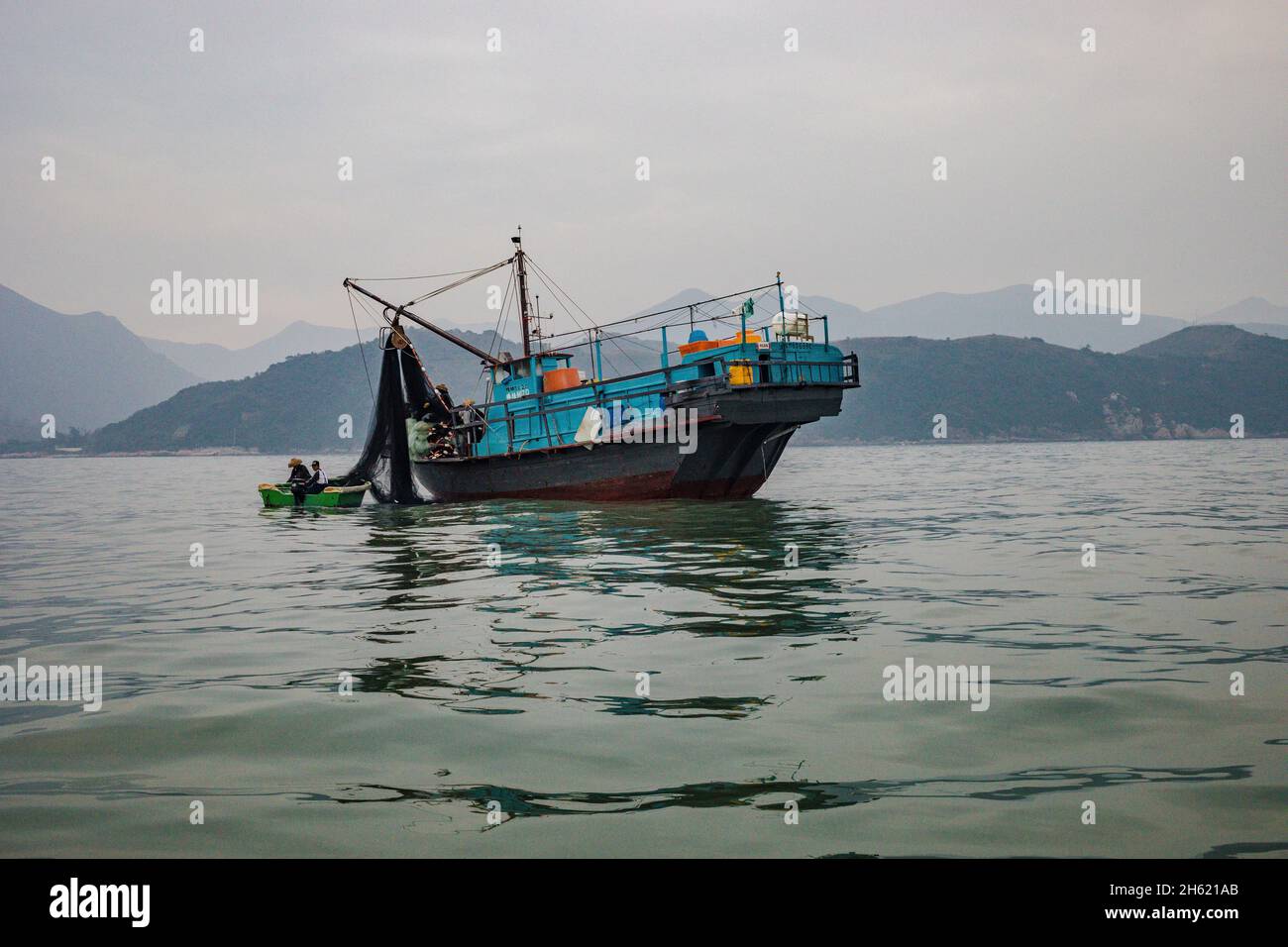 Chinese fishing ship ships boat hi-res stock photography and images - Alamy