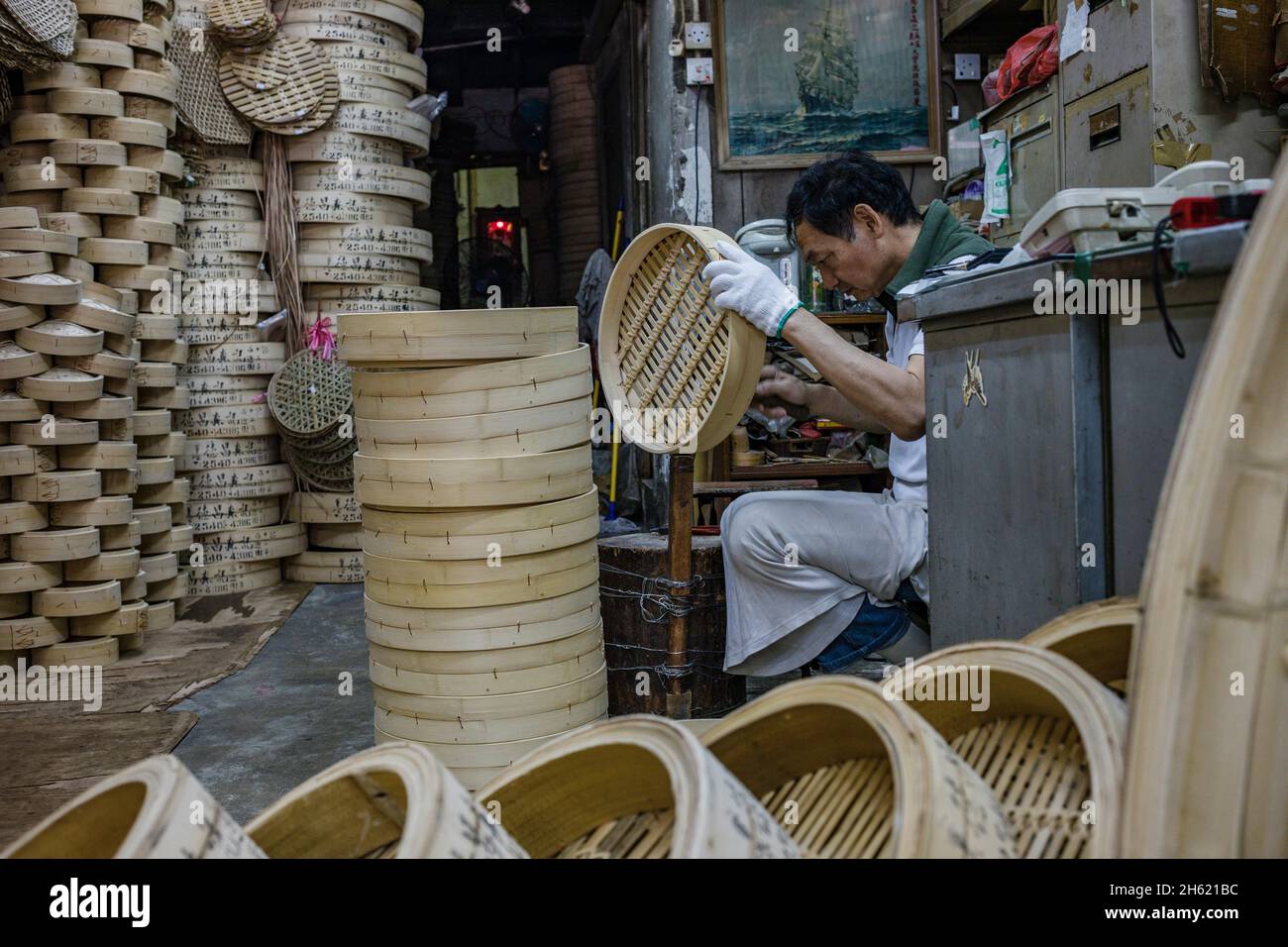 bamboo steamer artisan and manufacture,hong kong Stock Photo Alamy