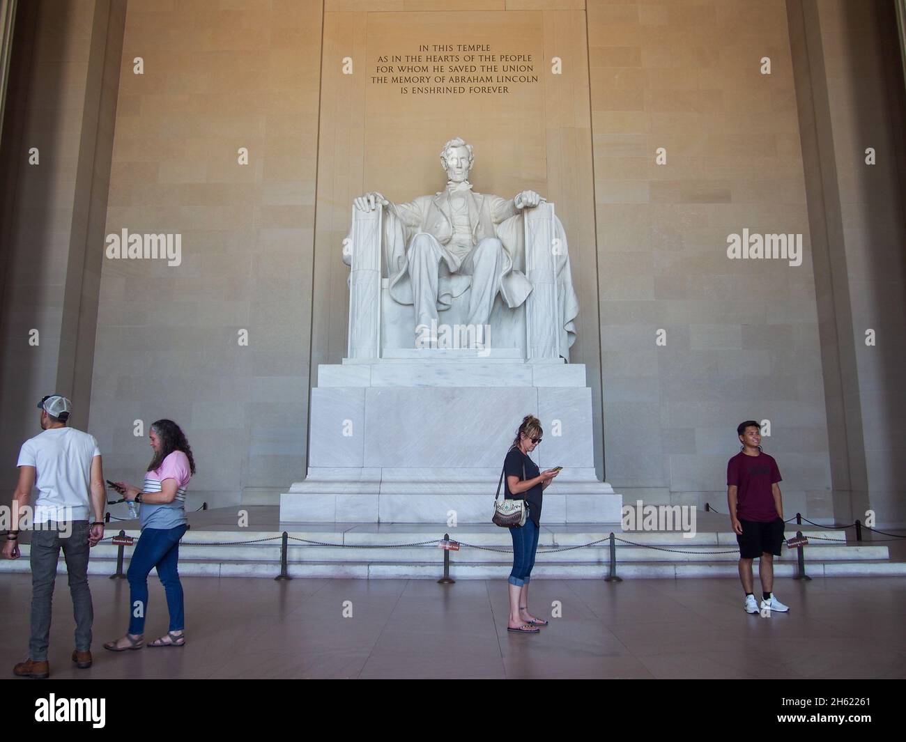 Tourists visiting the Lincoln Memorial in Washington, D.C., USA, 2021 © Katharine Andriotis Stock Photo