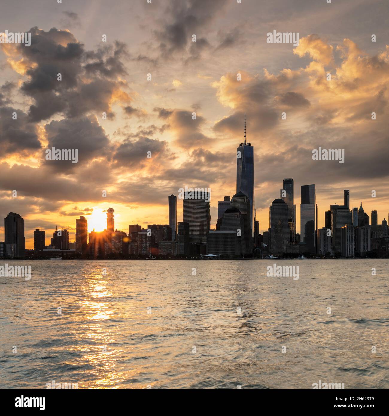 New york city skyline at sunrise hi-res stock photography and images ...