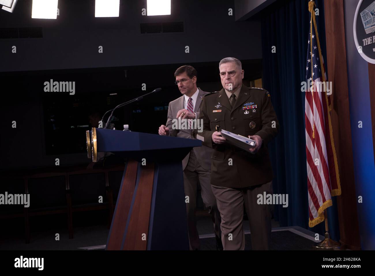 Reportage: Secretary Of Defense Dr. Mark T. Esper And Chairman Of The ...