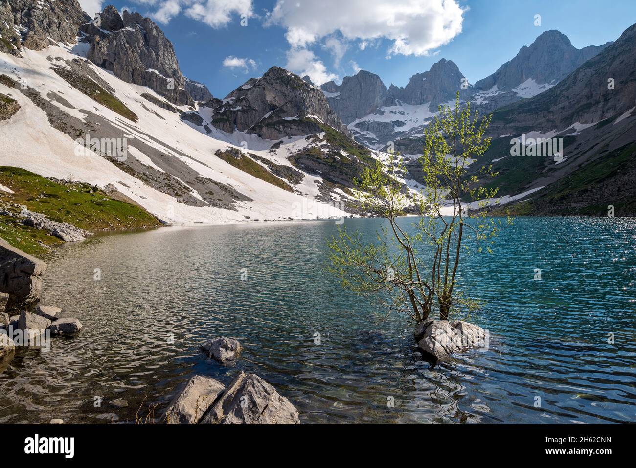 Stone island in the middle of a mountain lake hi-res stock photography and  images - Alamy