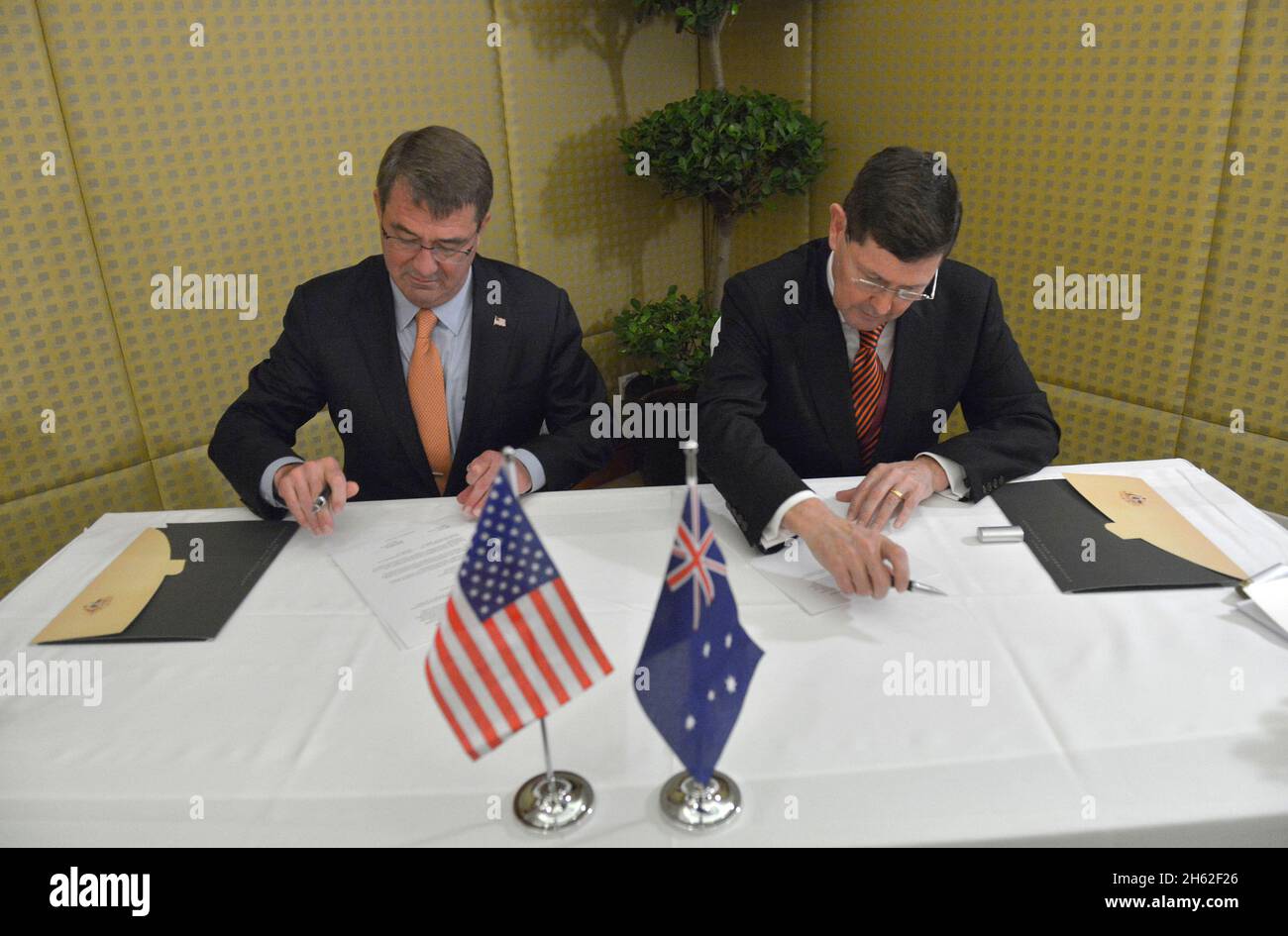 Secretary of Defense Ash Carter  and Australia's Minister of Defense Kevin Andrews sign a Memorandum of Understanding May 30, 2015. Stock Photo