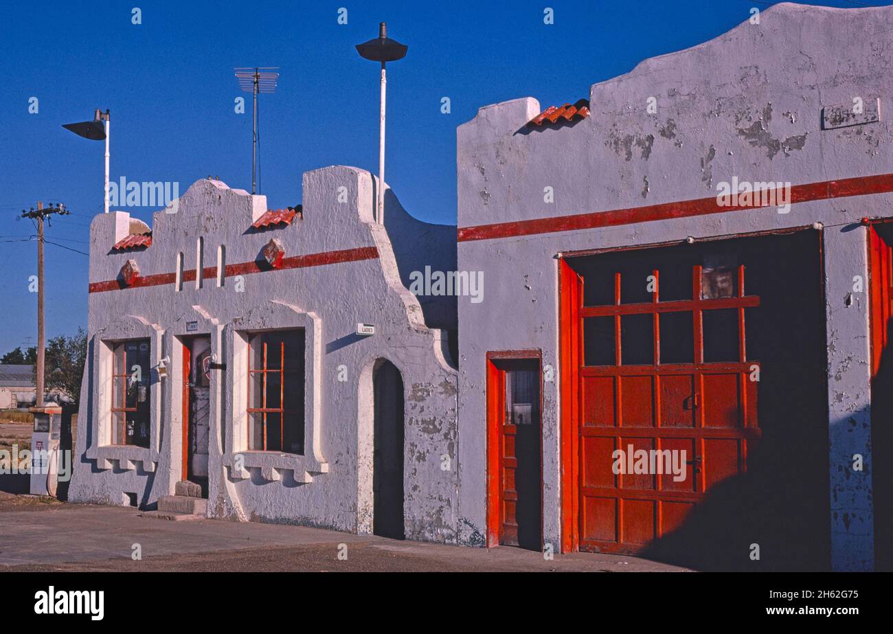 Archival Conoco Gas Station Hi res Stock Photography And Images Alamy