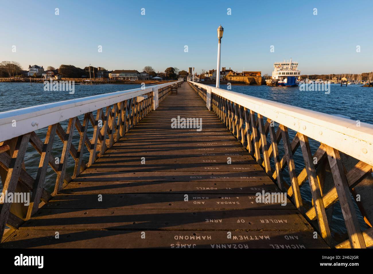 england,isle of wight,yarmouth,yarmouth wooden pier and yarmouth