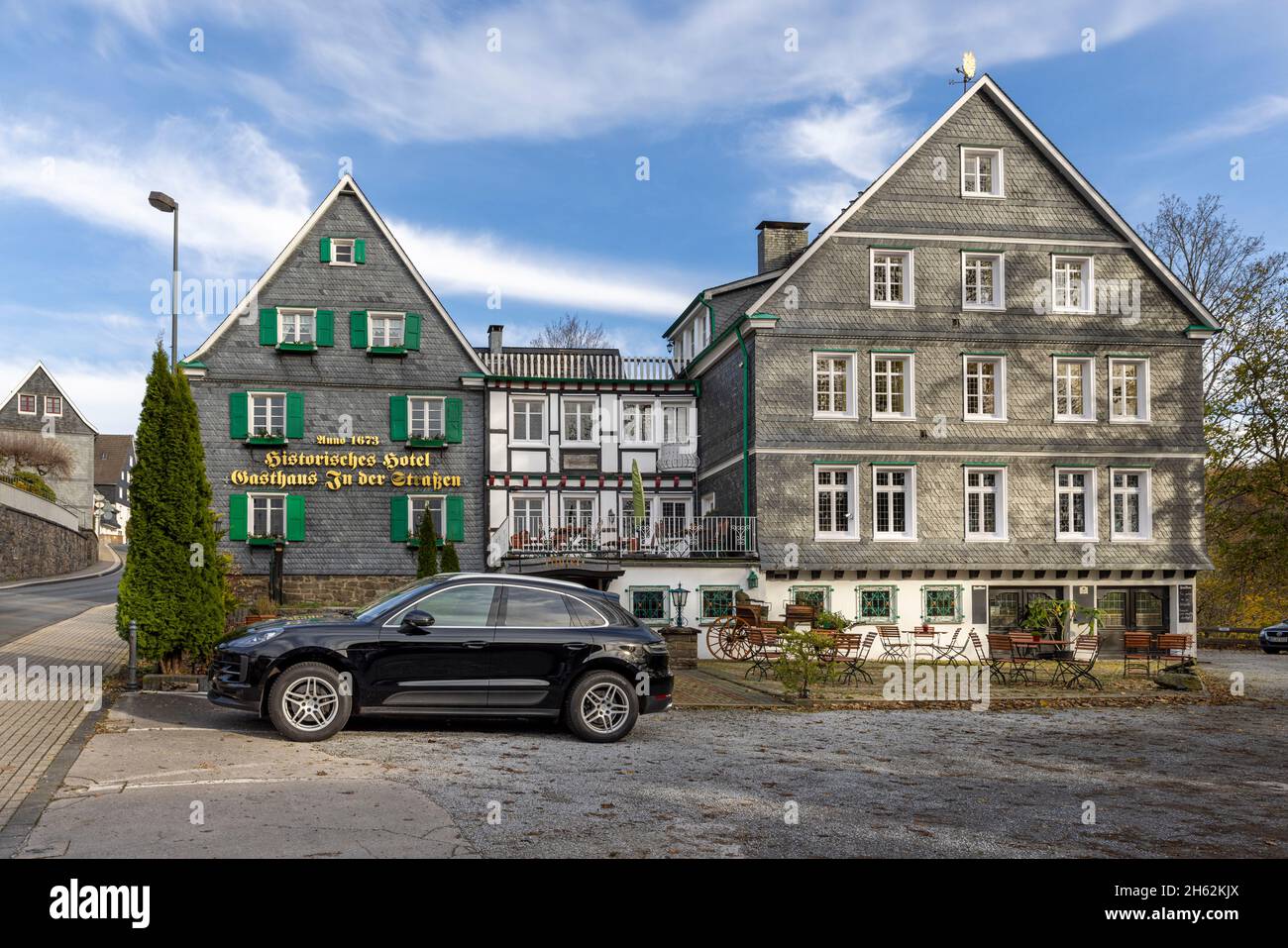 Several historical and well preserved houses surround Schloss Burg ...