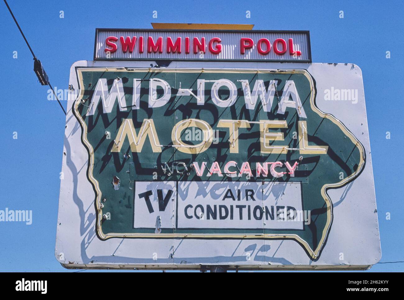 MidIowa Motel sign, Route 6, Newton, Iowa; ca. 1980 Stock Photo Alamy