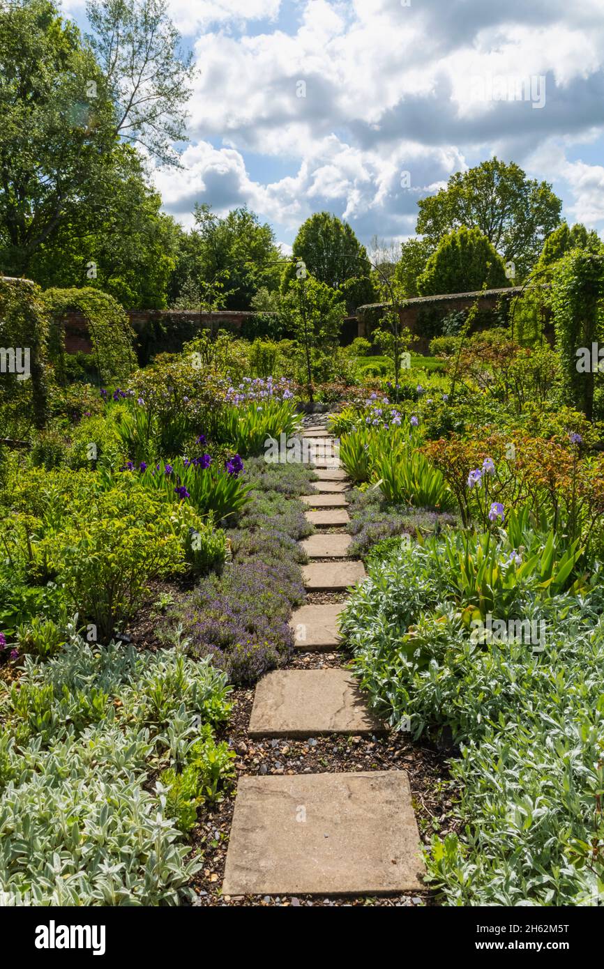 Walled garden england hi-res stock photography and images - Alamy