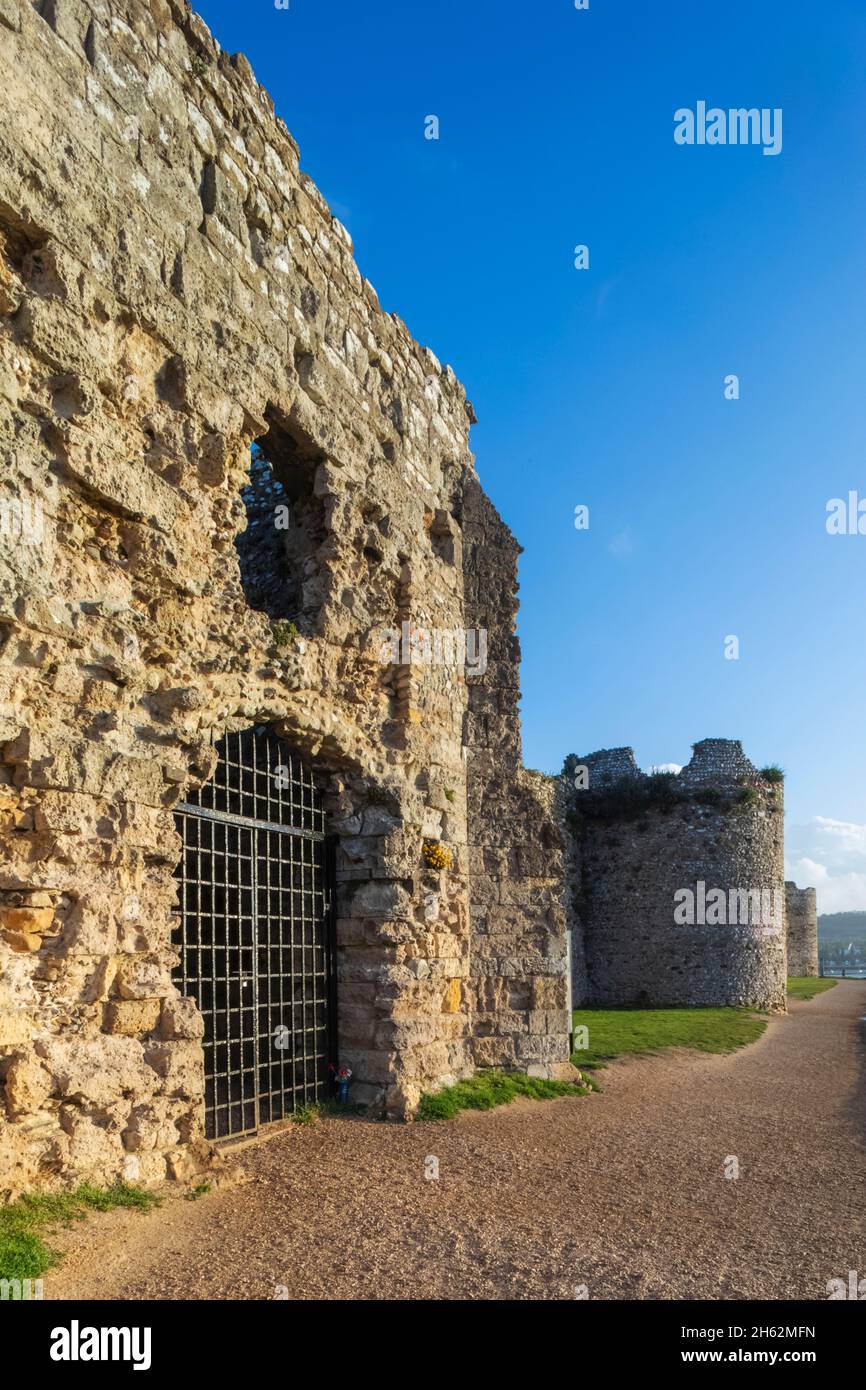 england,hampshire,portsmouth,fareham,portchester castle Stock Photo
