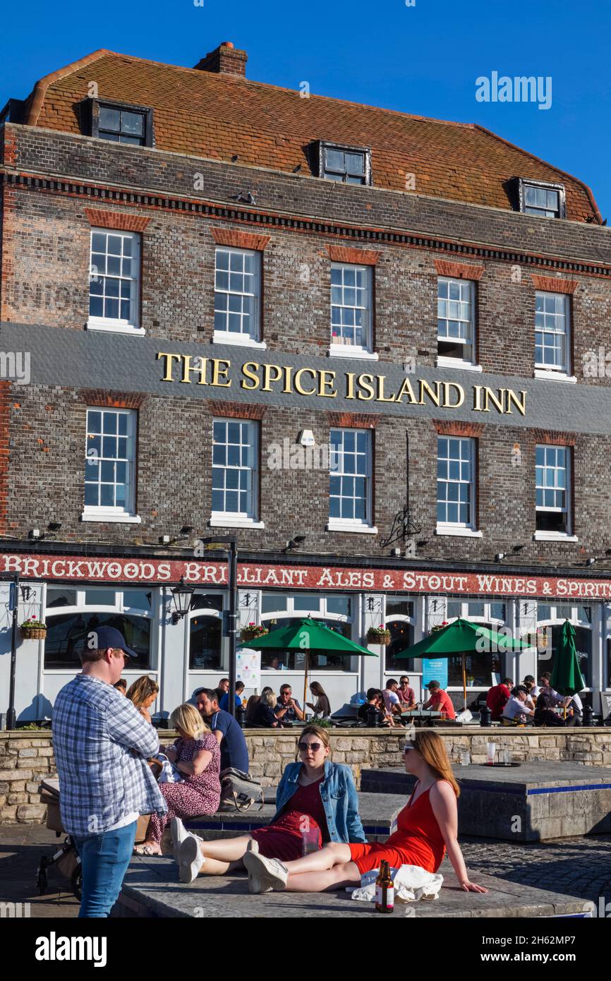 england,hampshire,portsmouth,old portsmouth,bath square,pub customers drinking in front of the spice island inn pub Stock Photo