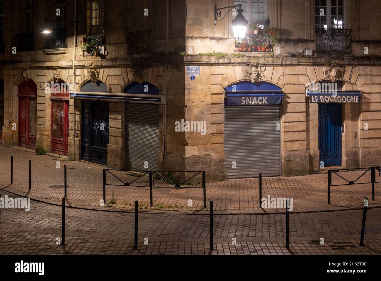 france,bordeaux,novelleaquitaine,closed shops at night Stock Photo Alamy