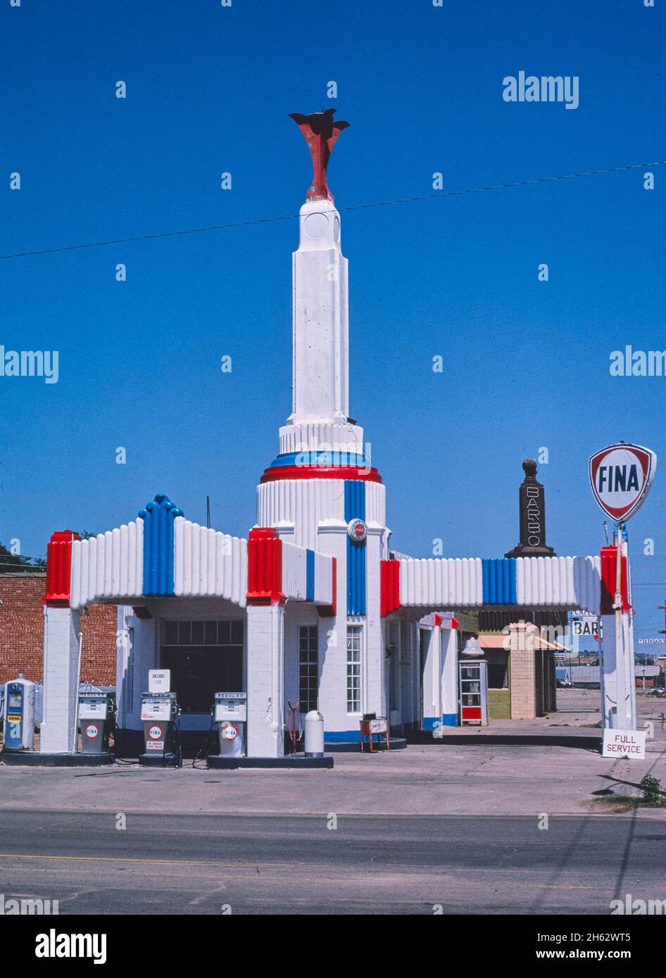 Tower service station, Shamrock, Texas; ca. 1982 Stock Photo Alamy