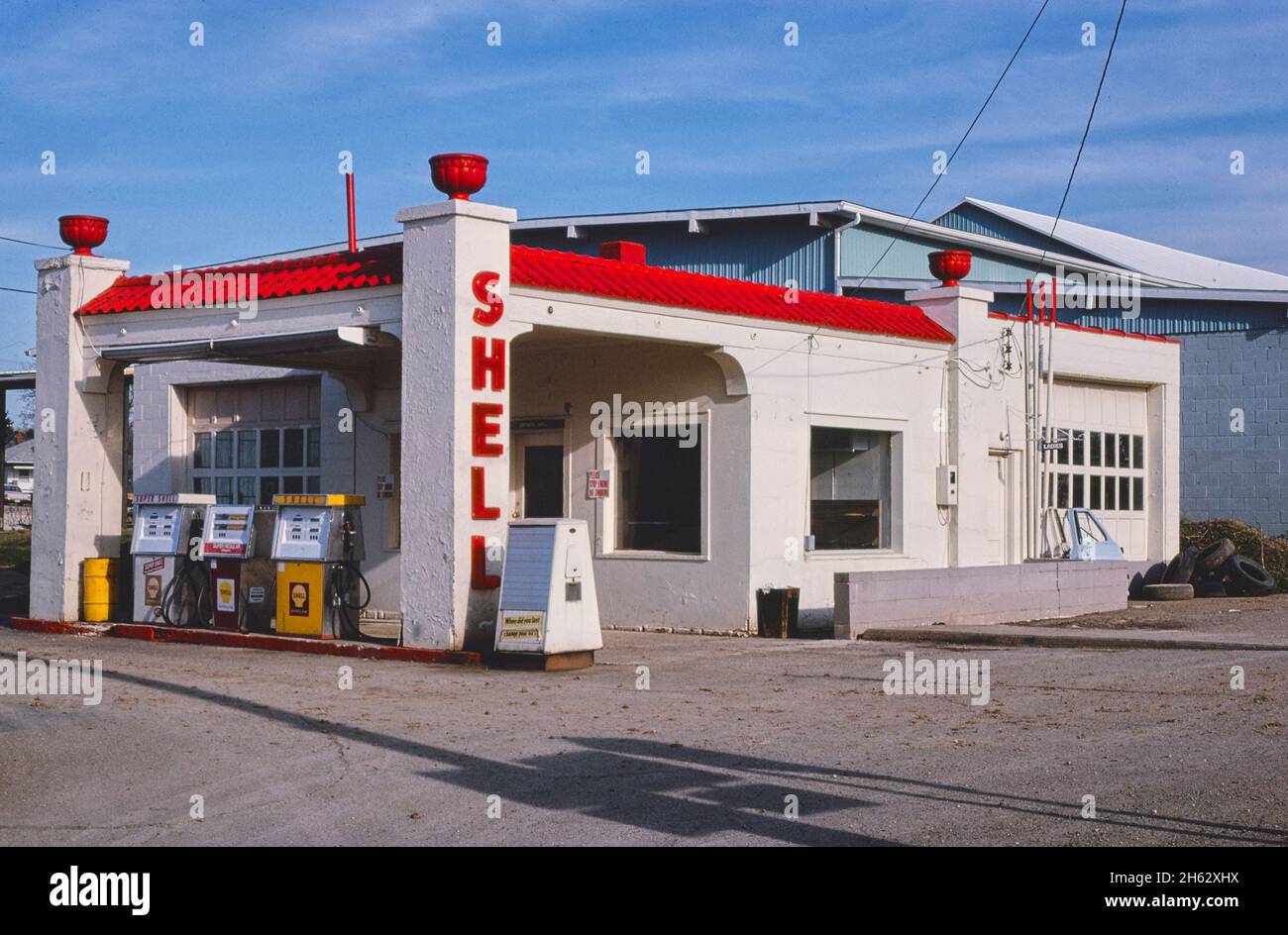 Shell station, Caldwell, Ohio; ca. 1978 Stock Photo Alamy