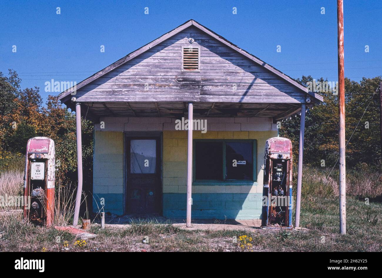 Old Amoco station, Hardy, ArKansas; ca. 1980 Stock Photo Alamy