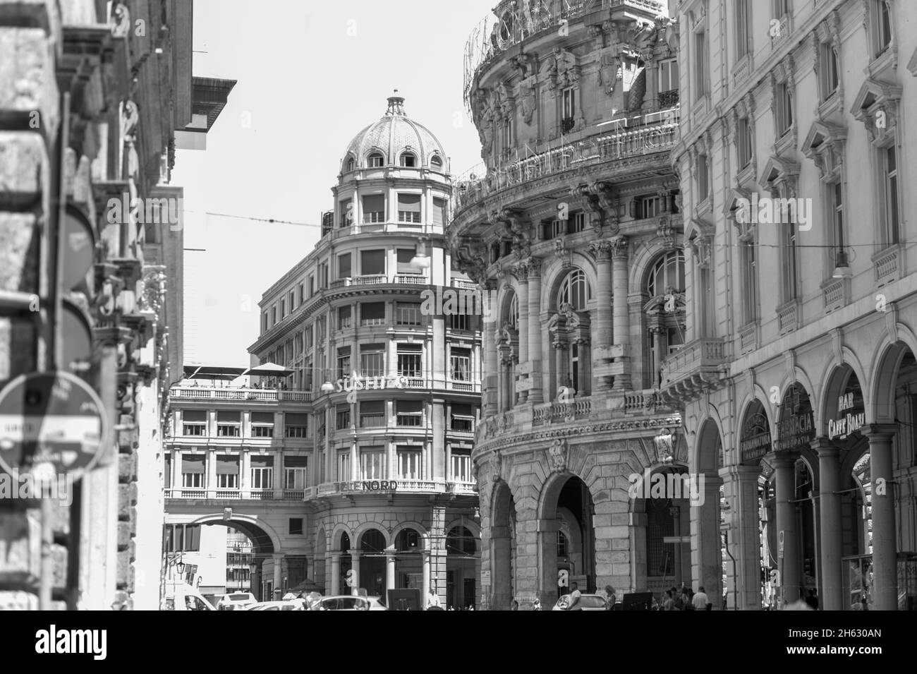 Gothic and byzantine architecture Black and White Stock Photos & Images ...