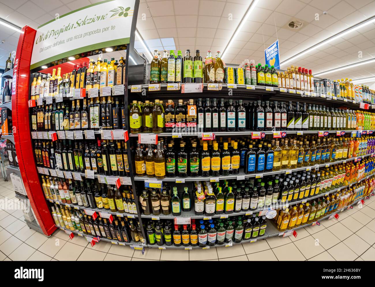 Supermarket shelf display hi-res stock photography and images - Alamy