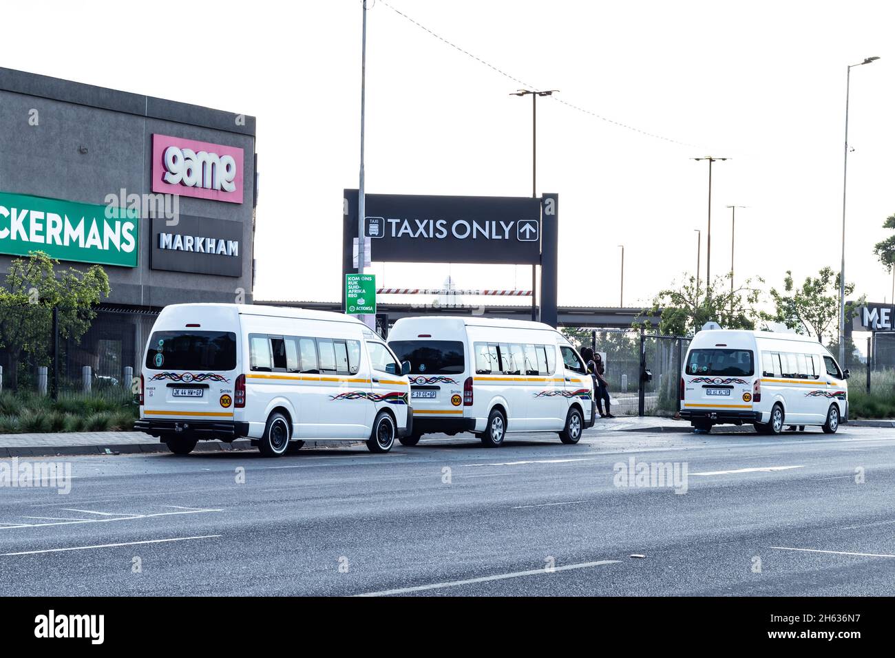 Three minibus taxis parked outside Menlyn Mall on Atterbury Road, Pretoria Stock Photo