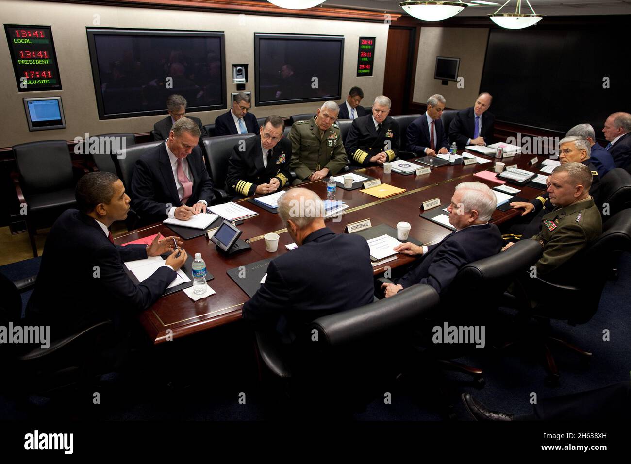 President Barack Obama holds a briefing on Afghanistan with the Joint Chiefs of Staff in the Situation Room at the White House on Oct. 30, 2009. Seated at the table clockwise from the President are NSC Advisor James L. Jones, Chairman of the Joints Chiefs of Staff  Admiral Mike Mullen, Commandant of the United States Marine Corps General James T. Conway,  Chief of Naval Operations Admiral Gary Roughead, WH Chief of Staff Rahm Emanuel, Deputy National Security Advisor Tom Donilon, Deputy National Security Advisor John Brennan, Chief of Staff of the U.S. Air Force General Norton A. Schwartz,  Ch Stock Photo