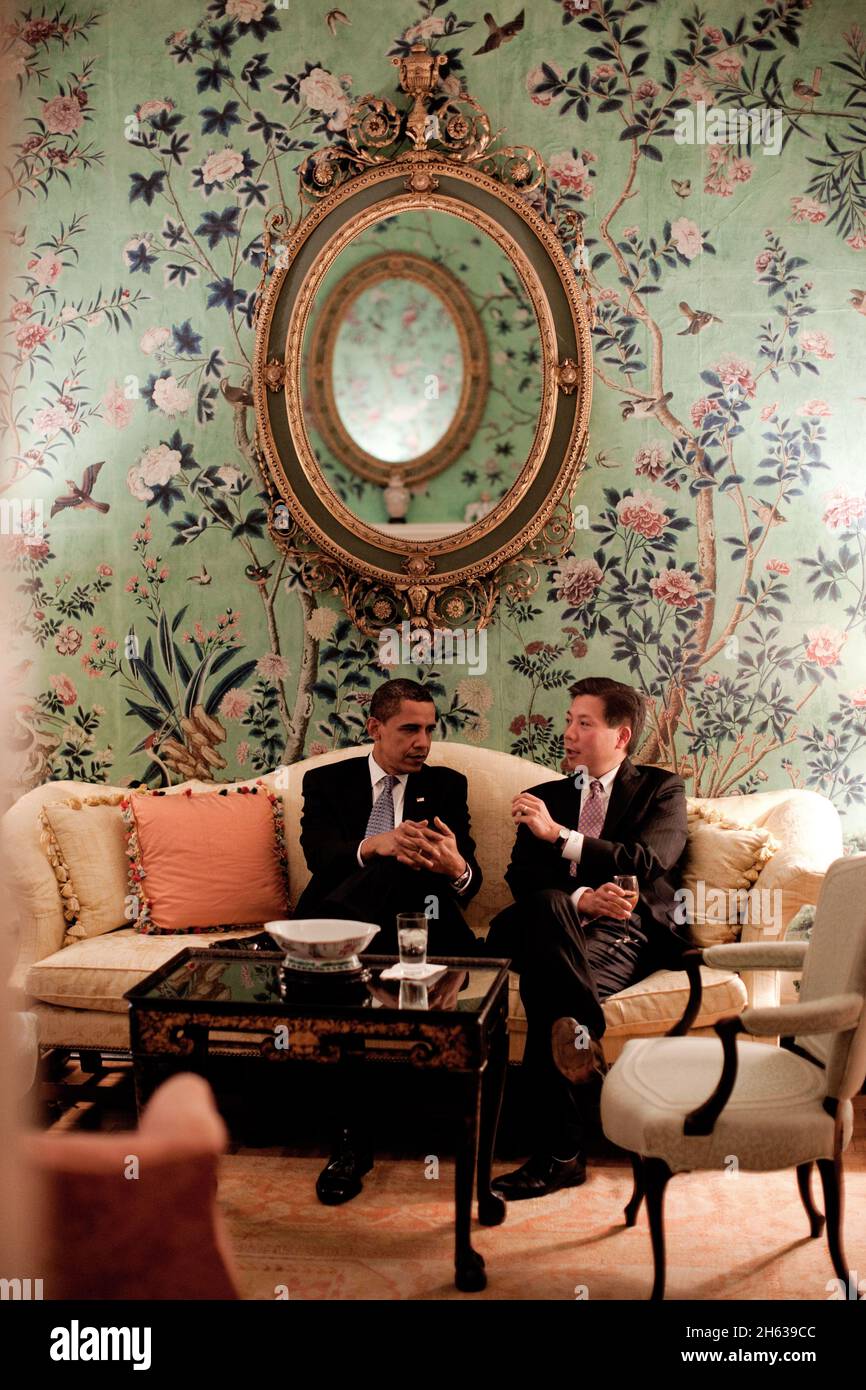 President Barack Obama speaks with Cabinet Secretary Chris Lu before dinner at the Cabinet and Senior Staff retreat at  Blair House in Washington, D.C. on July 31, 2009 Stock Photo