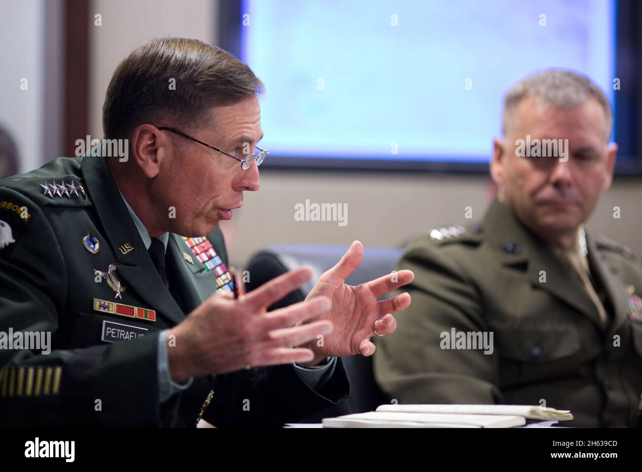 General David Petraeus, Commander, U.S. Central Command, left, gestures while talking with President Barack Obama meets and the national security team on Afghanistan and Pakistan, during a meeting in the Situation Room of the White House, May 6, 2010. At right is General James E. Cartwright, USMC, Vice Chairman, Joint Chiefs of Staff. Stock Photo
