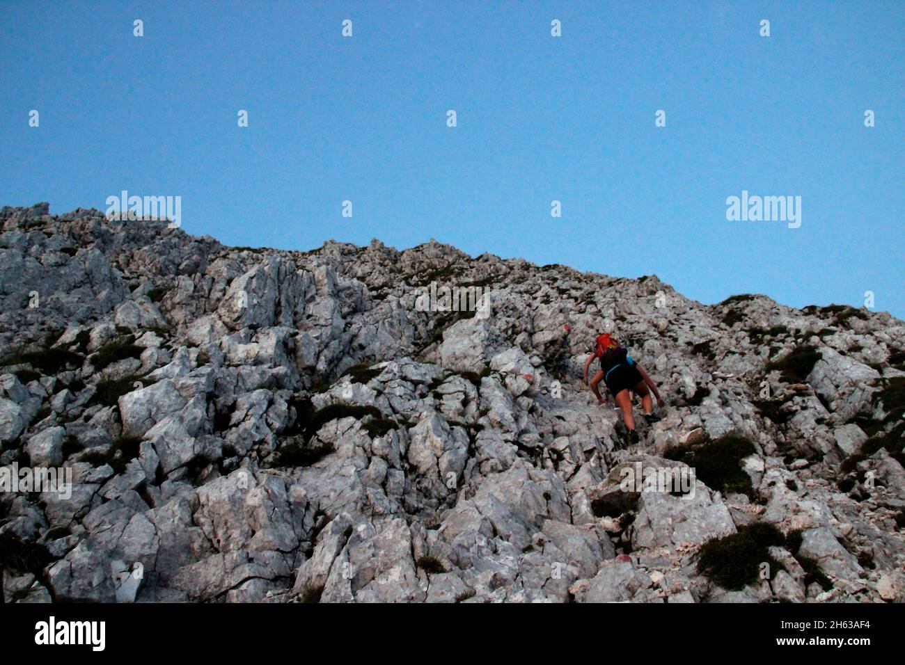 two young women climbing in the rock during a hike to the upper wettersteinspitze,2.297m,germany,bavaria,upper bavaria,werdenfelser land,mittenwald,isar valley Stock Photo