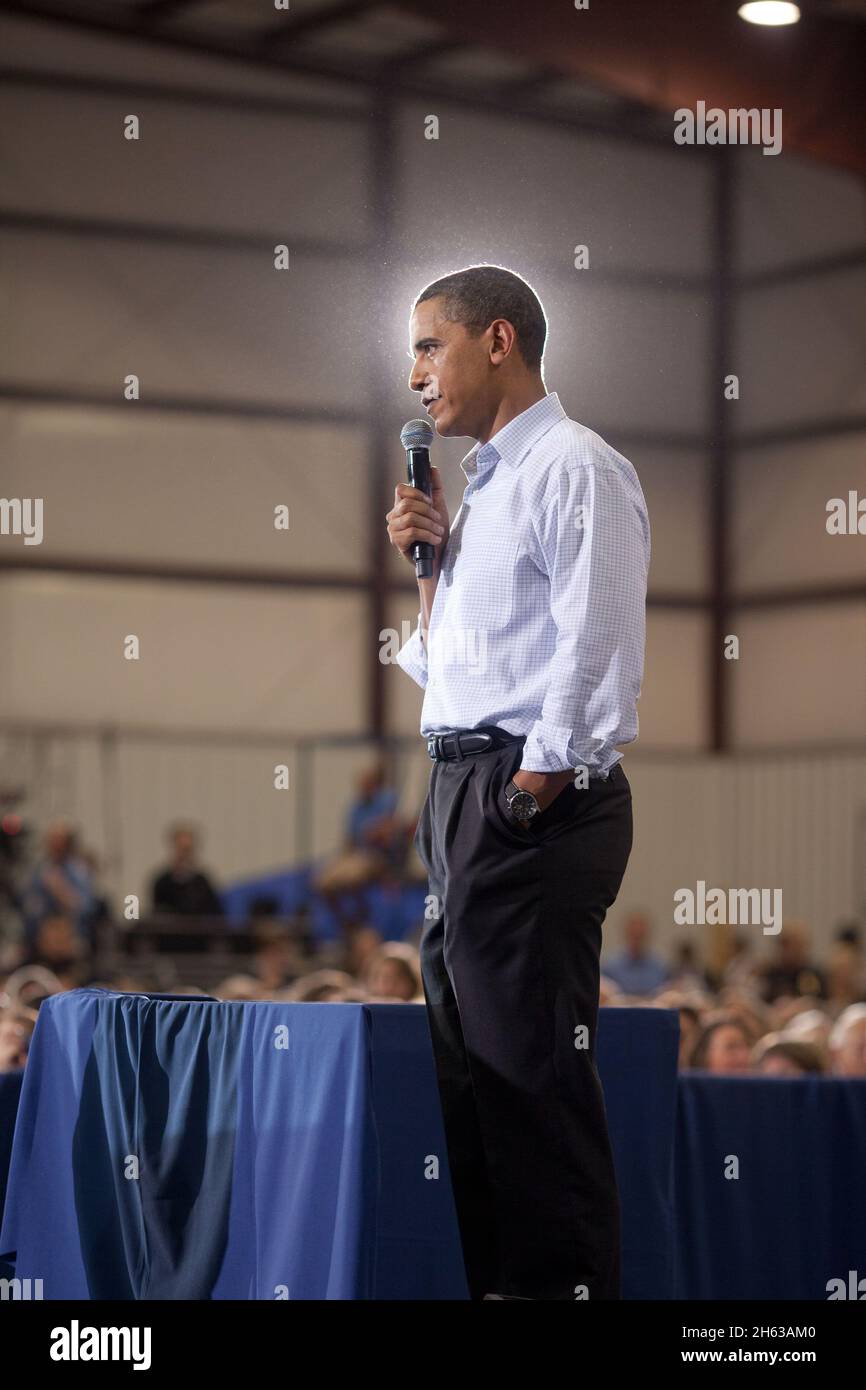 President Barack Obama addresses a town hall meeting on health care insurance reform inside a hangar at Gallatin Field in Belgrade, Montana, August 14, 2009. Stock Photo