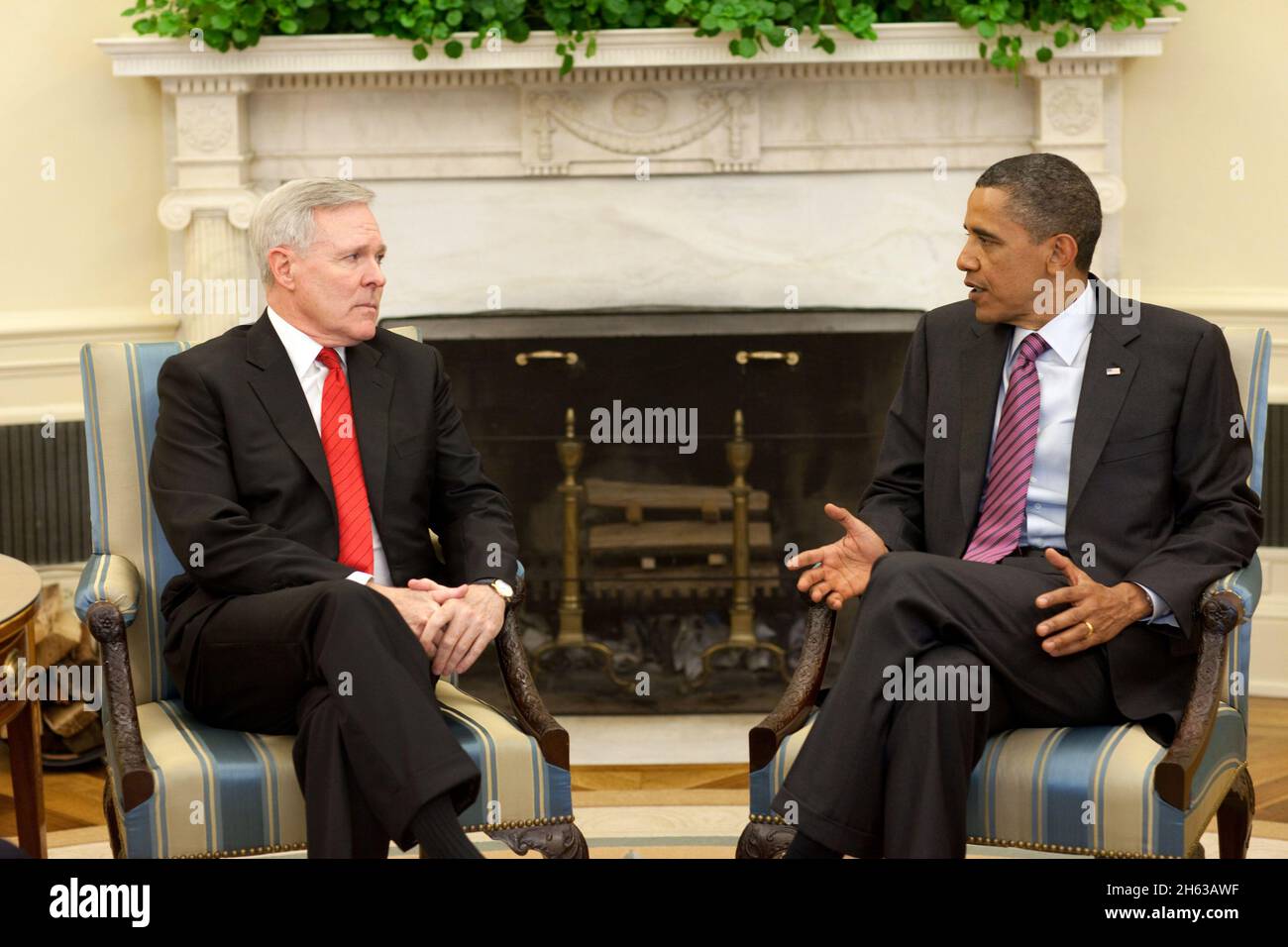 (June 17, 2010) President Barack Obama meets with Secretary of the Navy (SECNAV) Ray Mabus in the Oval Office. Mabus has been selected by Obama to develop a long-term plan for the restoration of the Gulf Coast region in the aftermath of the Deepater Horizon oil spill. Deepwater Horizon was an ultra-deepwater oil rig that sank April 22, causing a massive oil spill threatening the U.S. Gulf Coast. Stock Photo