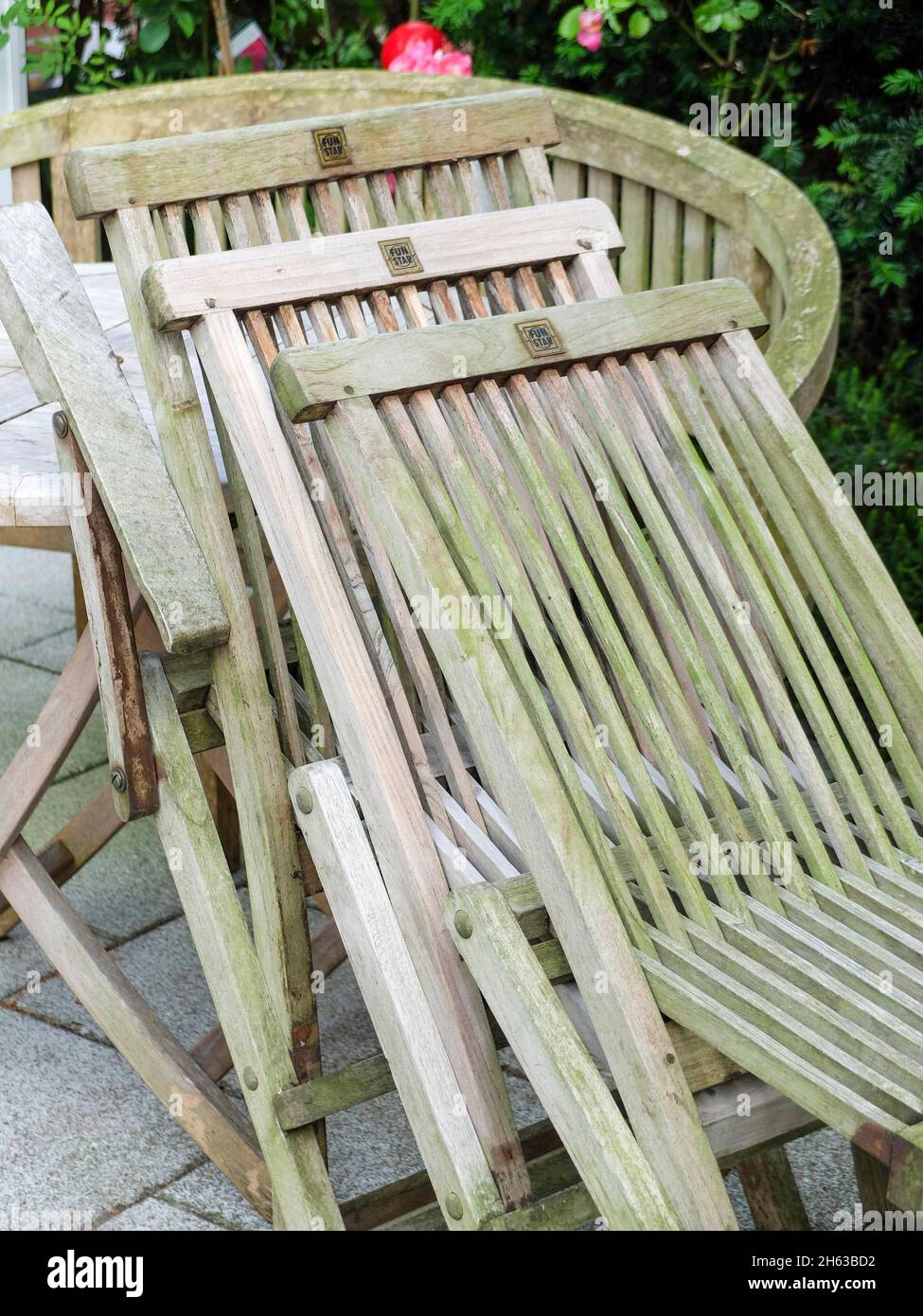 clean garden furniture after winter; teak wood Stock Photo Alamy