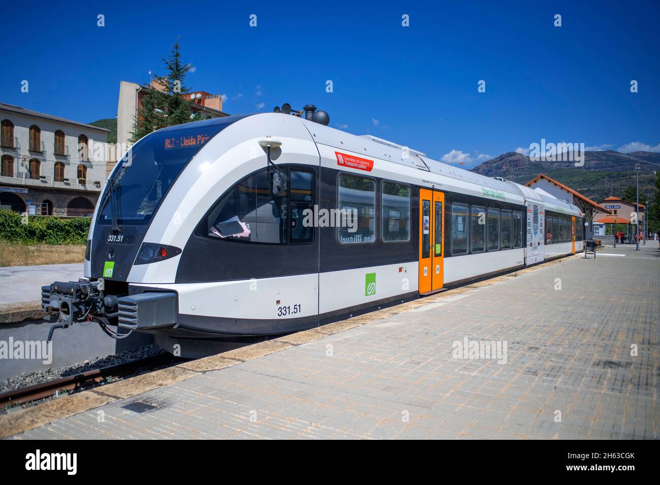 New Tren dels llacs. Lagoon train from Lleida to Pobla de Segur in Pallars Jussà, Pyrenees, Catalonia (Spain, Europe).  Historical train with diesel l Stock Photo