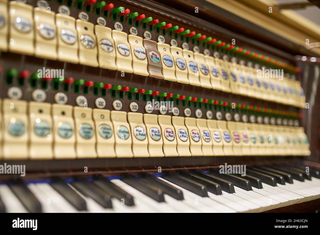 europe,germany,hamburg,organ,game table,keys,music,organ playing,ndr ...