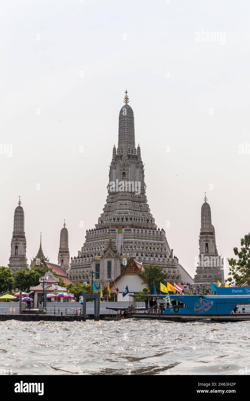 wat arun,temple of dawn,wat arun ratchawararam ratchaworamaha wihan,buddhist temple,chao phraya river,bangkok,thailand,asia Stock Photo