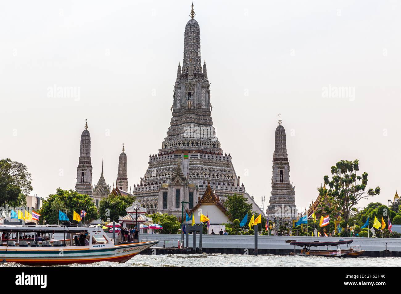wat arun,temple of dawn,wat arun ratchawararam ratchaworamaha wihan,buddhist temple,chao phraya river,bangkok,thailand,asia Stock Photo