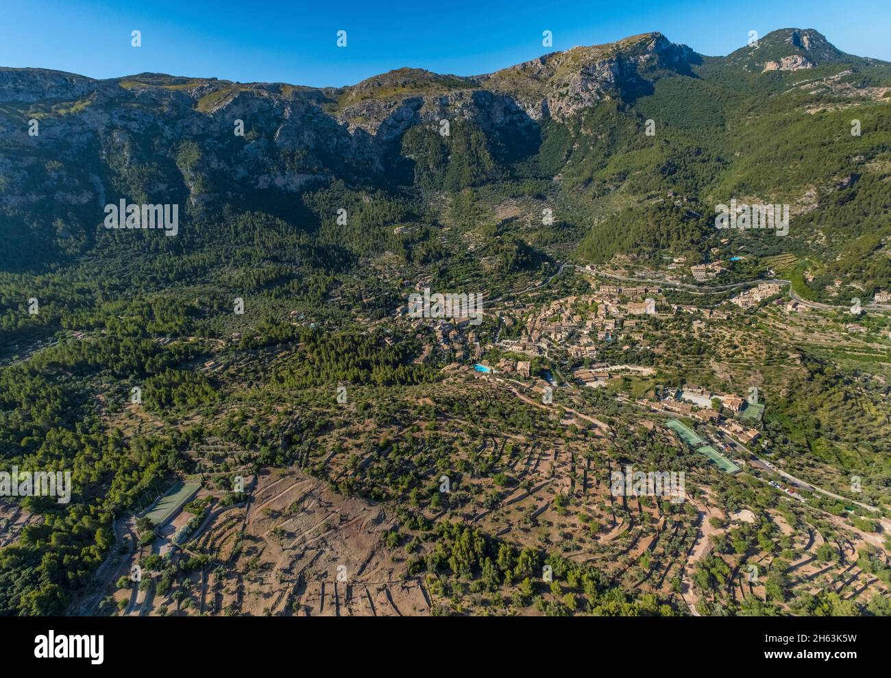 aerial view,town view of déjà on the mountain slope with tennis courts,deià,mallorca,balearic islands,spain Stock Photo