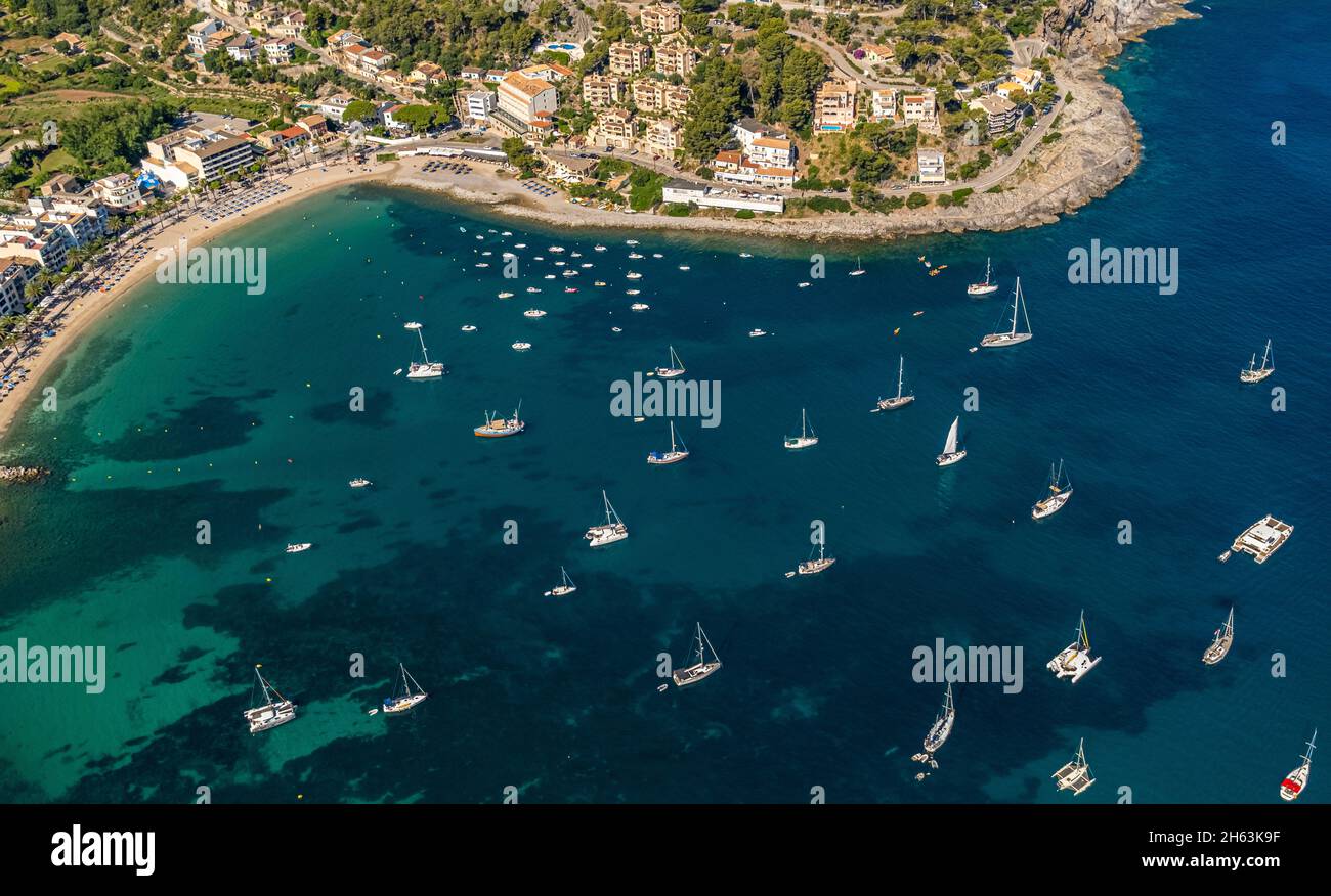 aerial view,blue sea,sailing boats and yachts in the bay,on the beach platja den repic,sóller,mallorca,balearic islands,spain Stock Photo