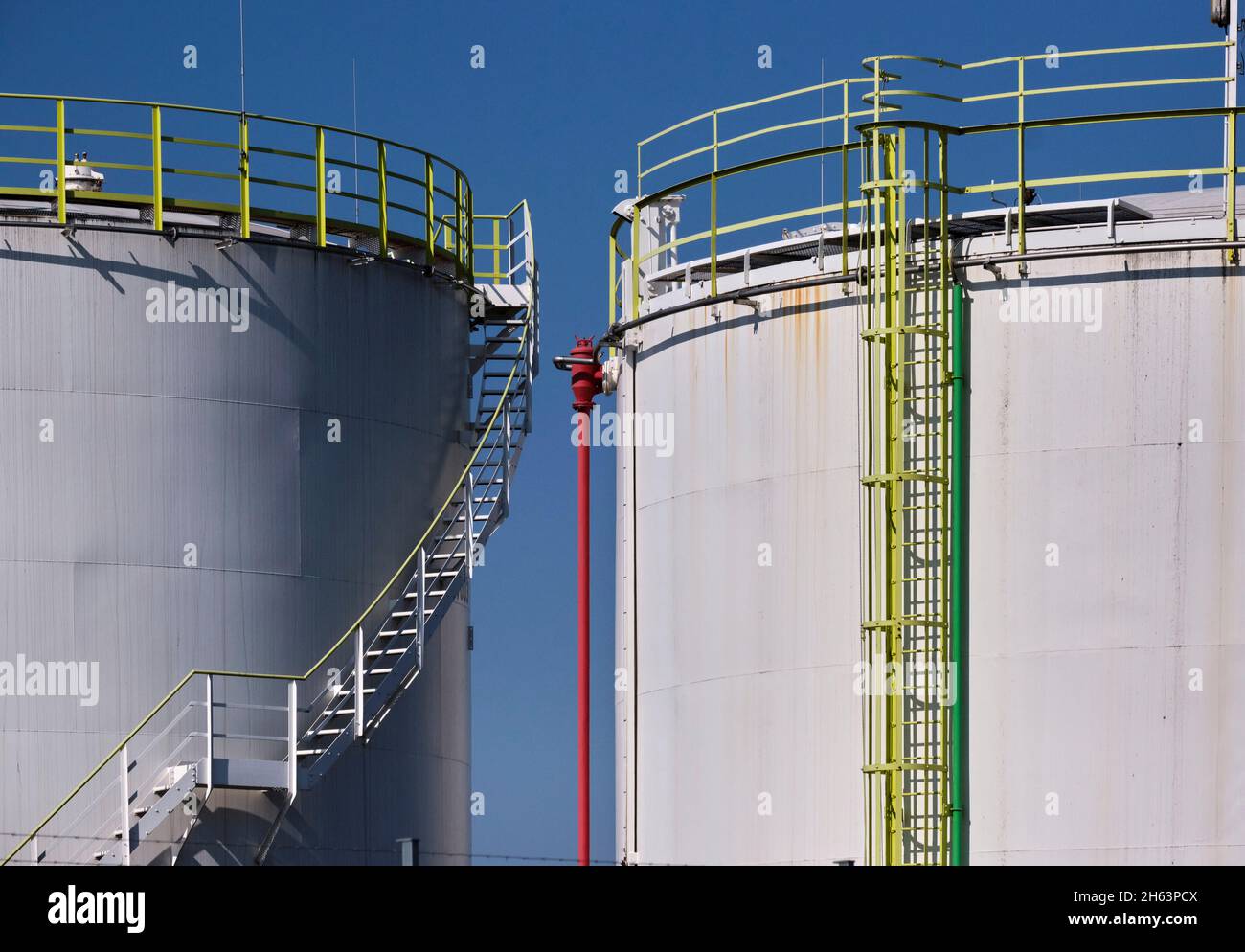 Oil storage tanks with stairs hi-res stock photography and images - Alamy