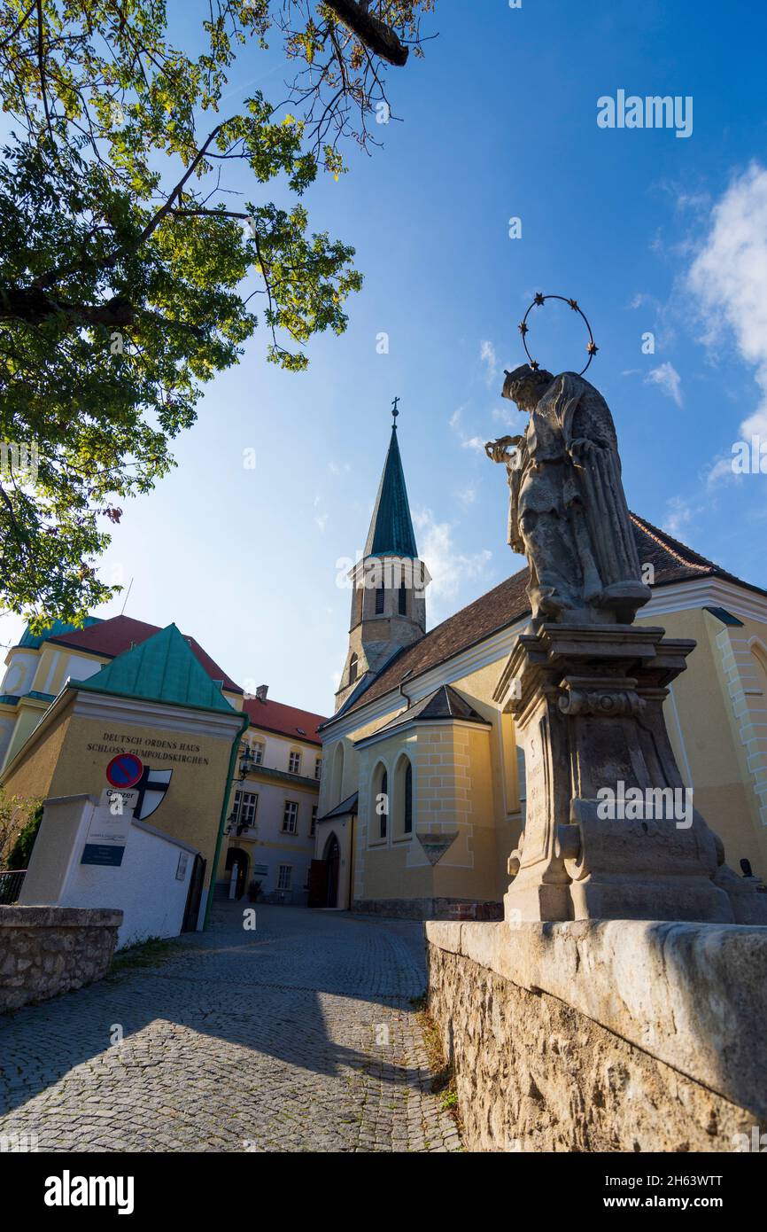 gumpoldskirchen,castle deutschordensschloss and church gumpoldskirchen in wienerwald,vienna woods,niederösterreich,lower austria,austria Stock Photo