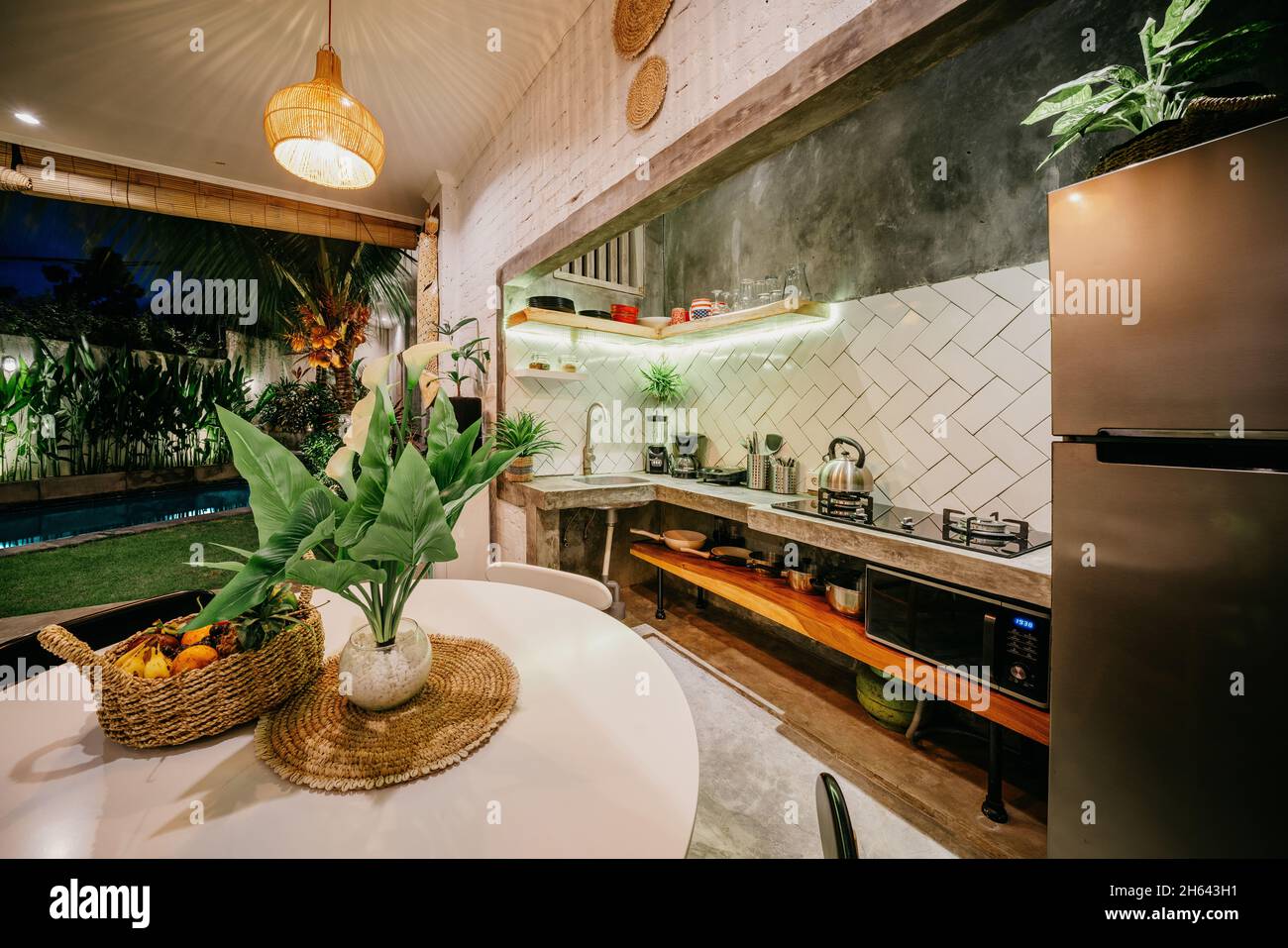 Modern kitchen style in beautiful luxury house Stock Photo - Alamy